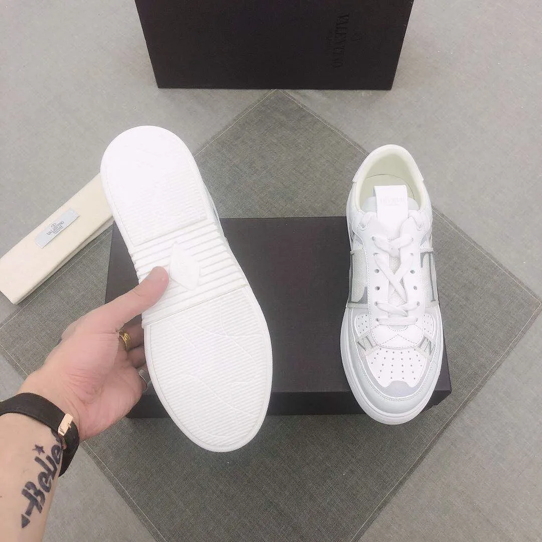 P440▫️V L7N spring and summer 🆕calf leather strap sneakers, no man should be able to refuse this style, classic color, so handsome! Purchase a high-precision replica of the original version to instantly sell off the market currency! 6 VLTN logo rubber effect straps - Valentino Garavani Logo printed on the back and tongue, all materials are customized to ensure quality! Size: 38/45 No. 018
